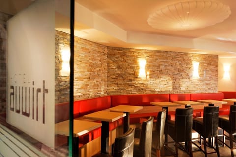 Restaurant/places to eat, Lounge or bar