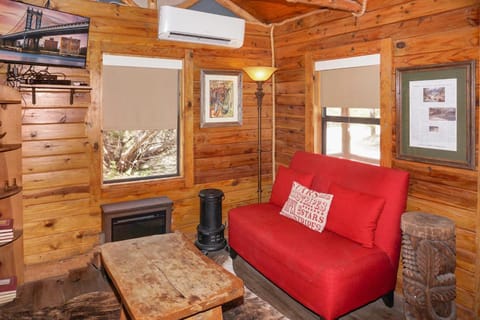 Cozy Cabin Haus in Wimberley