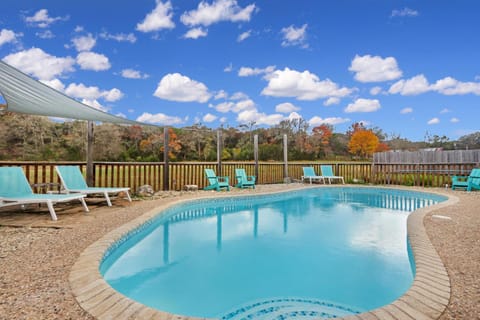 Swimming pool, sunbed