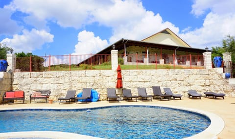 Swimming pool, sunbed