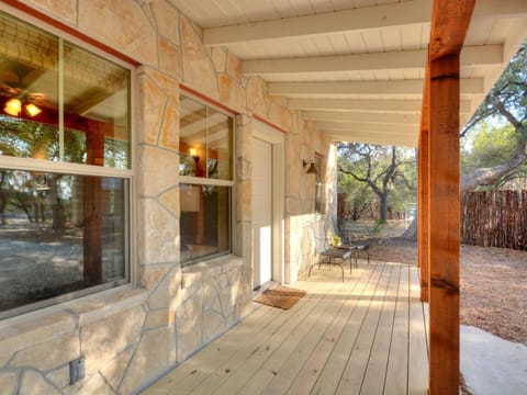 Cabins at Flite Acres-Texas Sage Haus in Wimberley