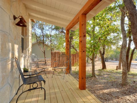 Cabins at Flite Acres - Desert Willow Maison in Wimberley