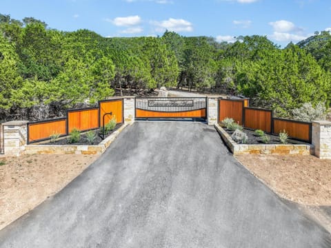 Cabins at Flite Acres - Mountain Laurel Cabin in Wimberley