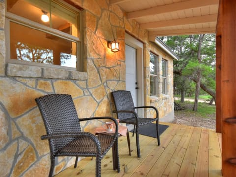 Cabins at Flite Acres - Morning Dove House in Wimberley