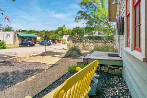 Bungalows on the Square- Unit 1 House in Wimberley