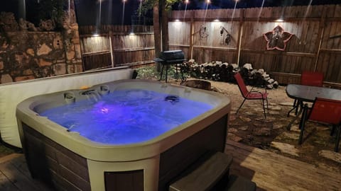 Bungalows on the Square- Unit 1 House in Wimberley