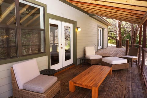 Deer Run- Creekhouse House in Wimberley