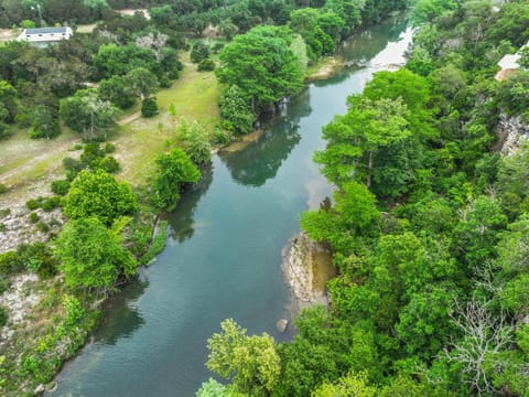 Clutter Falls Retreat - Guest House House in New Braunfels