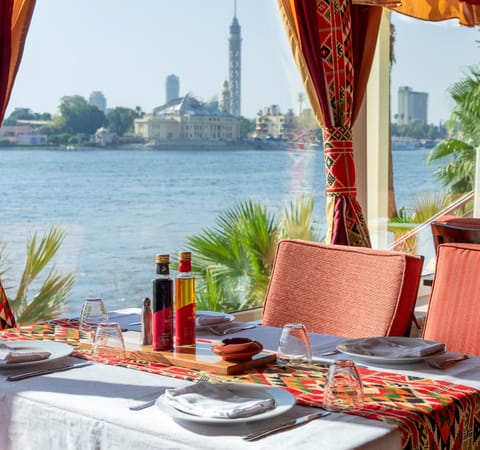 Restaurant/places to eat, Restaurant/places to eat, Day, River view, Non alcoholic drinks