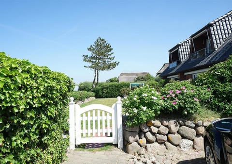 Facade/entrance, Balcony/Terrace, Garden view