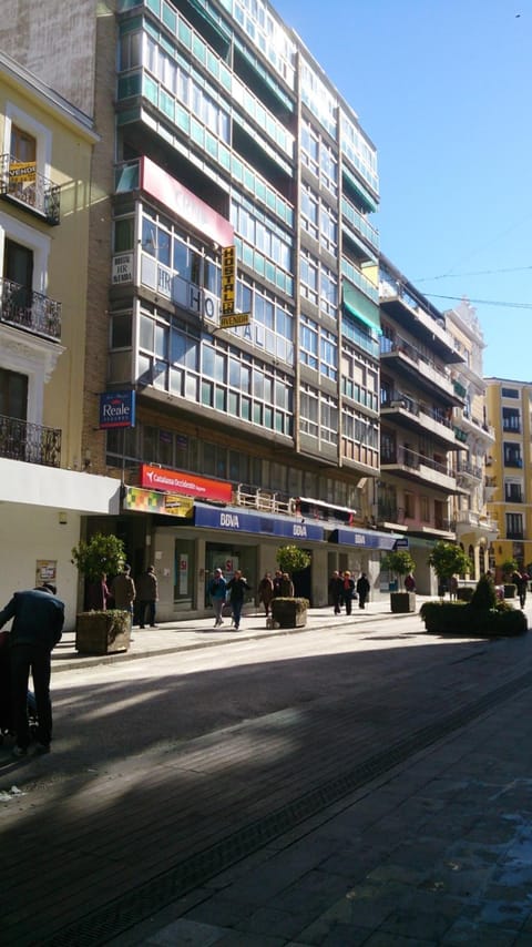 Facade/entrance, Day, Neighbourhood