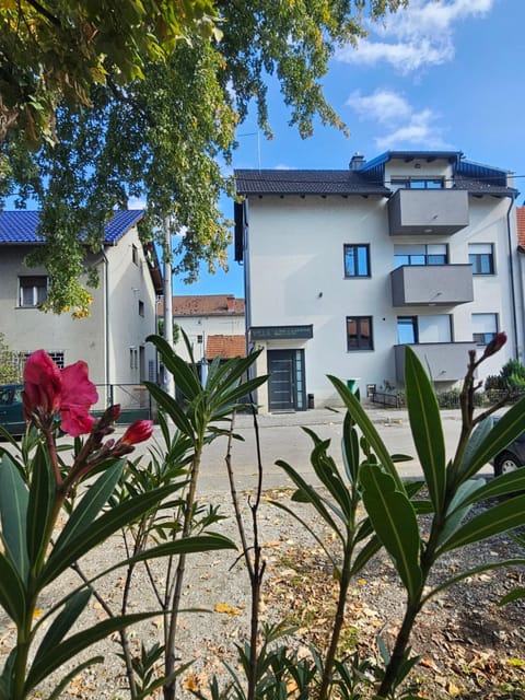 Property building, Facade/entrance, Day, Autumn, Garden view