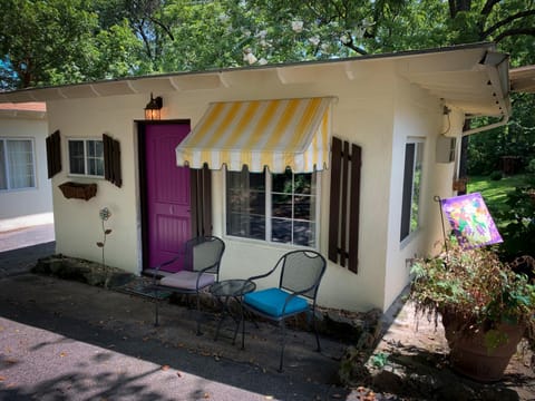 Sherwood Court Cottages Auberge in Eureka Springs