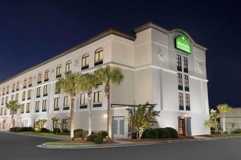 Wingate by Wyndham Wilmington Hotel in Wilmington