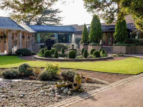 Property building, Facade/entrance, Garden