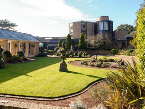 Property building, Facade/entrance, Garden