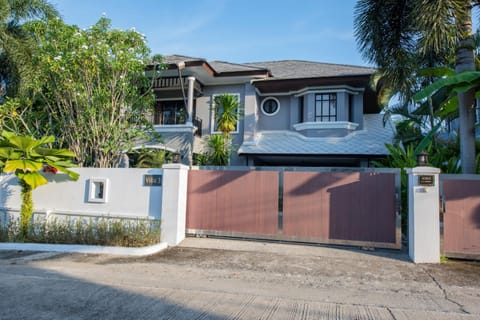 Baan Santhiya Private Pool Villas - Free Tuk-Tuk Service to the Beach! Villa in Krabi Changwat