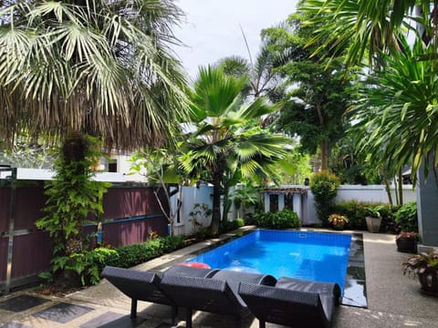 Baan Santhiya Private Pool Villas - FREE Tuk-Tuk Service to the Beach! Chalet in Krabi Changwat