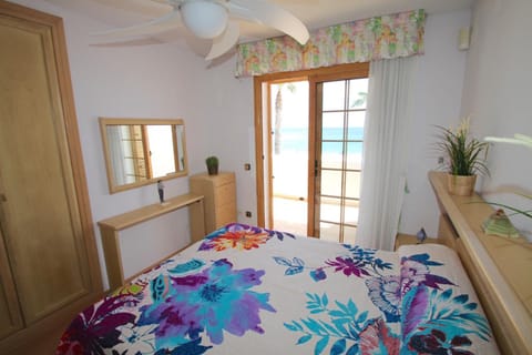 Bed, Balcony/Terrace, Bedroom, Sea view