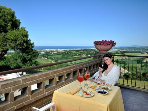 Spring, Summer, Balcony/Terrace, Seasons