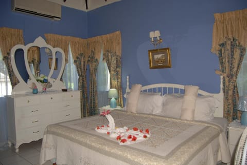 Pink Hibiscus Bed and Breakfast Chalet in Montego Bay