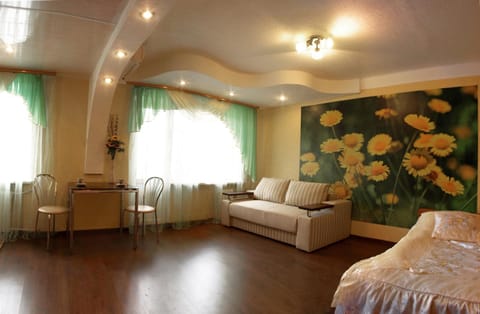 Квартира на проспекте Александра Поля с ромашками (Apartment on the Oleksandra Polia avenue with chamomiles) Apartment in Dnipro