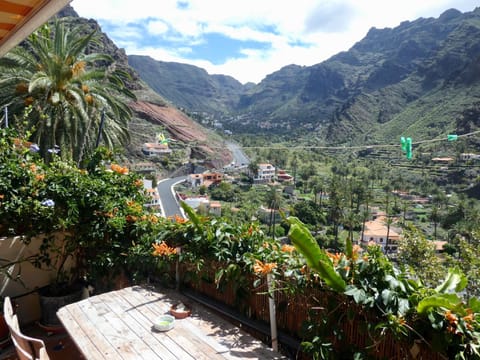 Balcony/Terrace, Mountain view