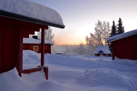 Peurasuvanto Mökit & Camping Campeggio /
resort per camper in Lapland