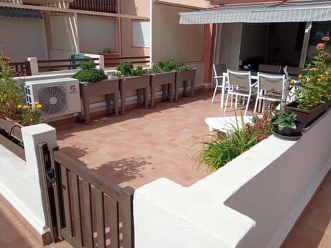 Balcony/Terrace, Floor plan, air conditioner