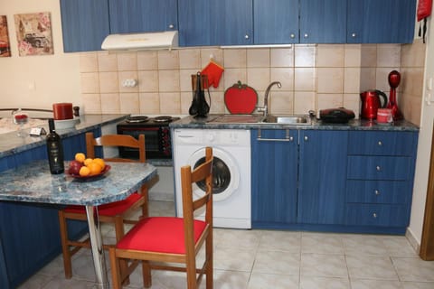 Kitchen or kitchenette, stove, washing machine