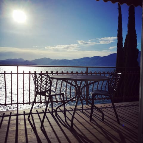 Spring, Day, Balcony/Terrace, Lake view, Landmark view, Mountain view