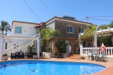 Property building, Day, Pool view, Swimming pool, sunbed