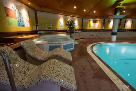 Hot Tub, Swimming pool