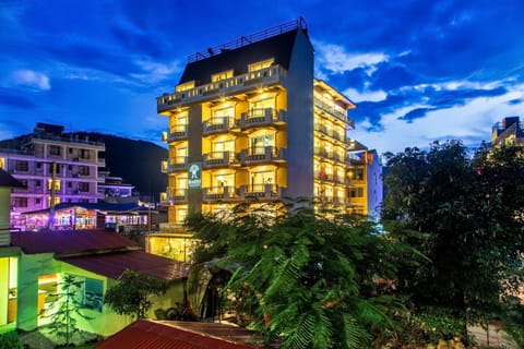 Facade/entrance, Bird's eye view