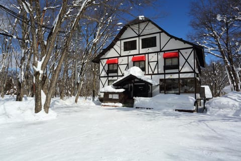 Facade/entrance, Winter