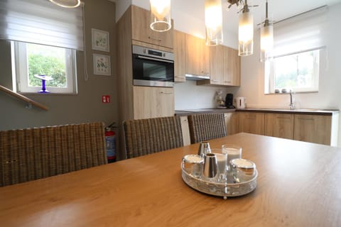 Coffee/tea facilities, Kitchen or kitchenette, Dining area