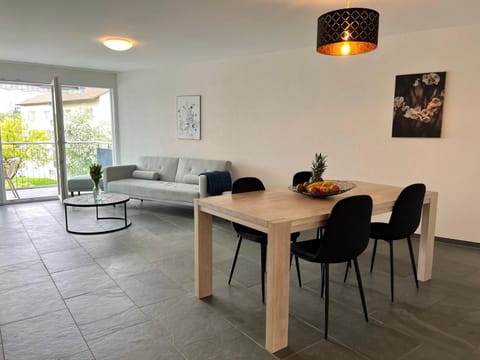 Living room, Dining area