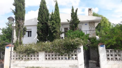 Chalet Maria con Jardín Mediterráneo Haus in Sant Joan d'Alacant
