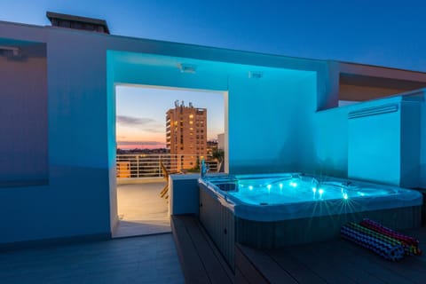 Balcony/Terrace, City view