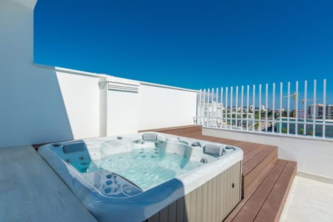 Balcony/Terrace, City view, Landmark view