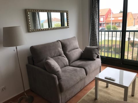 Living room, Photo of the whole room, Decorative detail