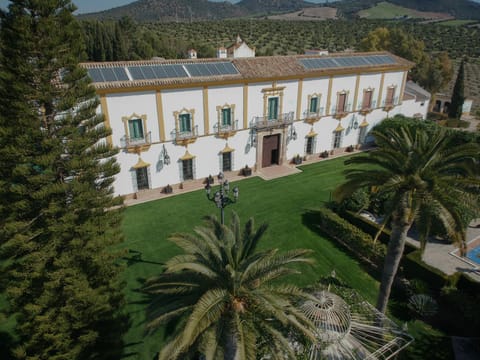 Property building, Facade/entrance, Bird's eye view, Garden, Garden view