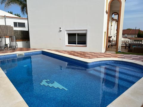 Property building, Garden, Swimming pool