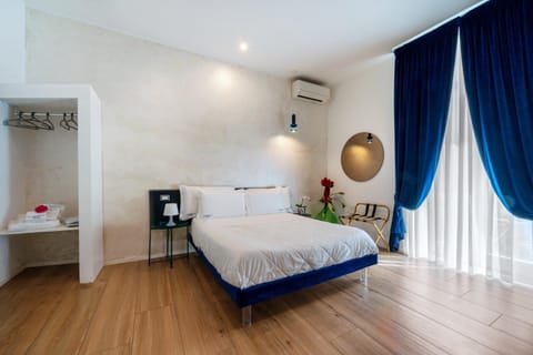 Bed, Photo of the whole room, air conditioner