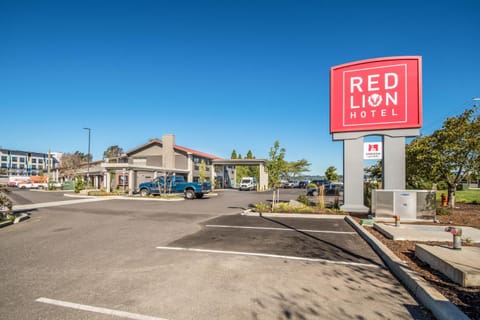 Red Lion Hotel Portland Airport Hotel in Portland