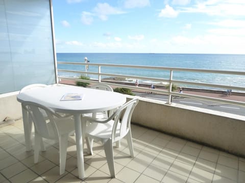 Face à l'Océan, Terrasse, Garage, 2 Chambres - Thalasso à Proximité - FR-1-325-10 Apartment in Château-d'Olonne