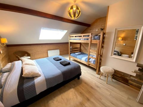 Bed, Photo of the whole room, Bedroom, bunk bed