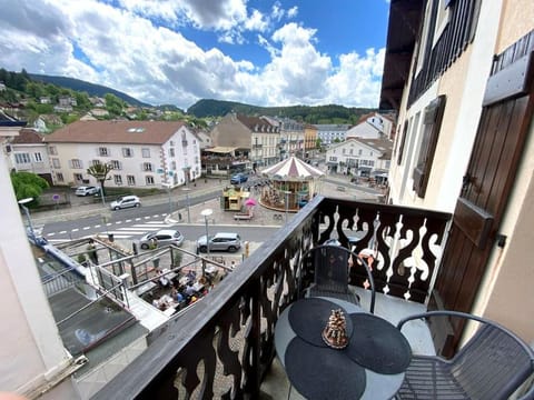 Nearby landmark, Neighbourhood, View (from property/room), Balcony/Terrace, Mountain view