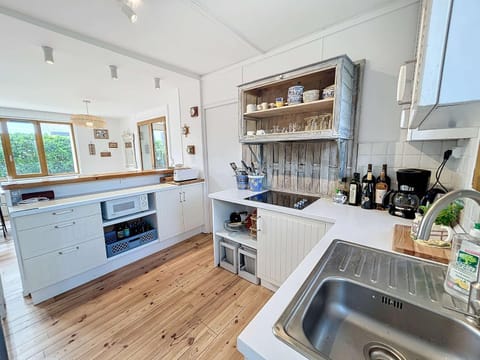 Maison de vacances à 20m de la plage, jardin clos, Wi-Fi, idéale famille - FR-1-361-163 House in Jullouville