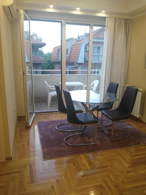 Vlado Apartment Eigentumswohnung in Belgrade